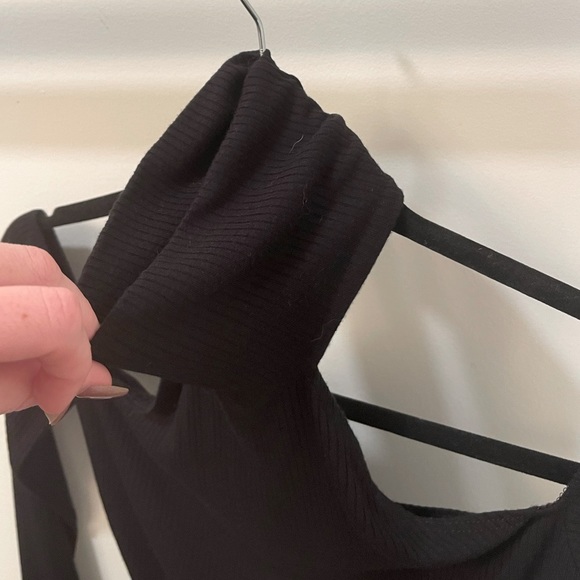 LF Emma & Sam Black Turtleneck Long-Sleeved Cropped Top - Sz XS - Picture 2 of 4